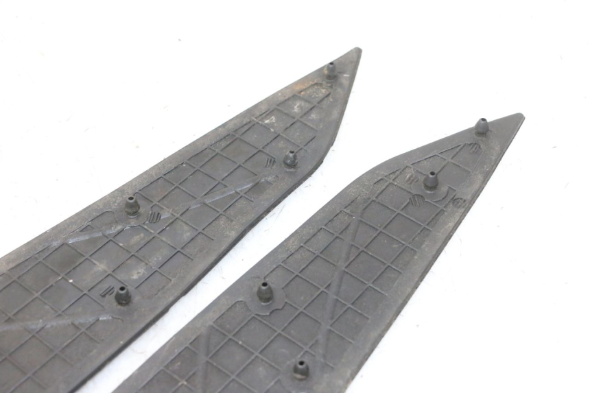 photo de FOOTBOARD MAT YAMAHA X-MAX XMAX 250 (2006 - 2009) - Zoom on usage condition