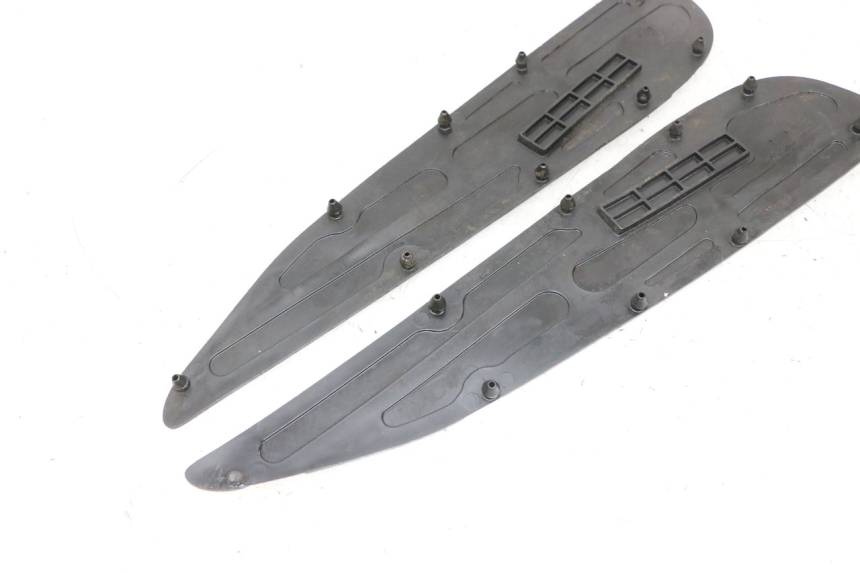 photo de FOOTBOARD MAT YAMAHA X-MAX XMAX 125 (2010 - 2013) - Technical close-up