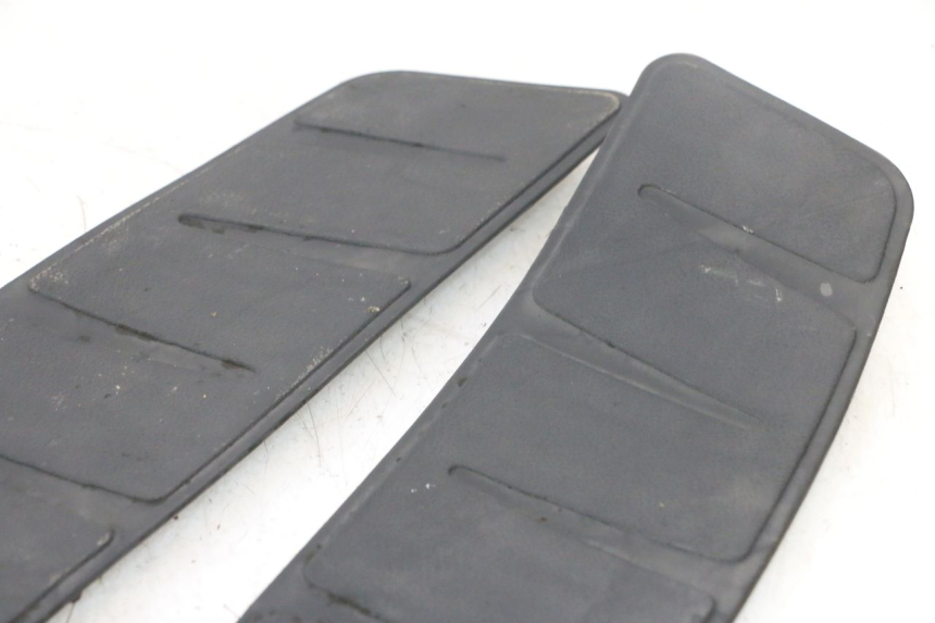 photo de FLOOR PANEL RUBBER PIAGGIO X8 STREET 125 (2006 - 2007) - Alternative perspective