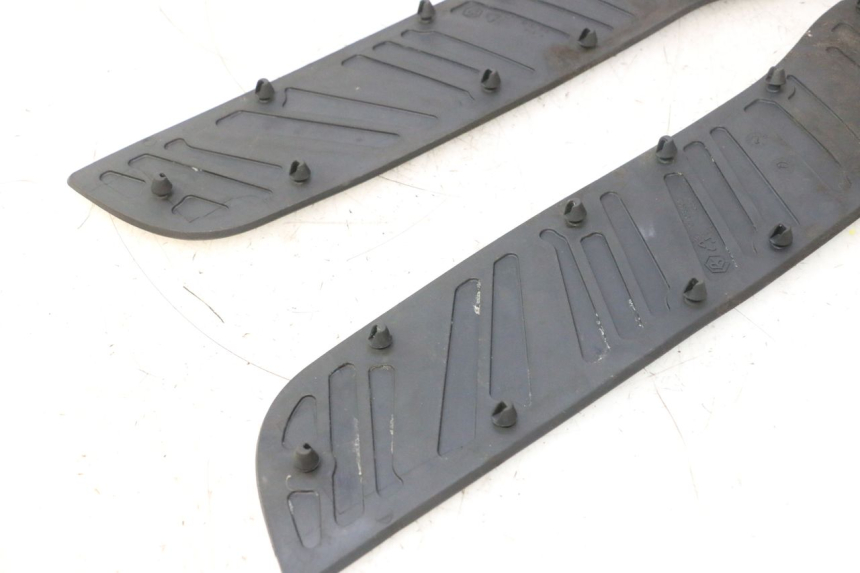 photo de FLOOR PANEL RUBBER PIAGGIO X8 STREET 125 (2006 - 2007) - Product overview