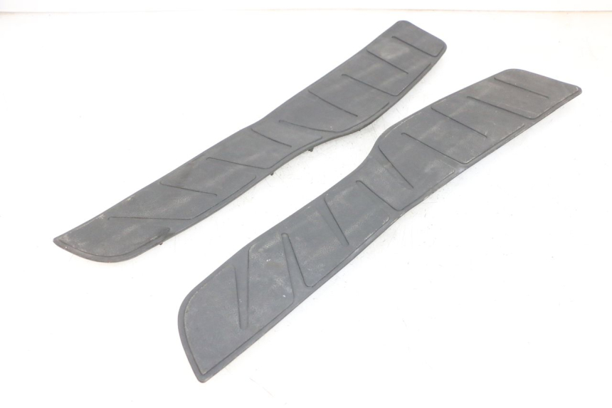 photo de FLOOR PANEL RUBBER PIAGGIO X8 125 (2004 - 2007) - Main view