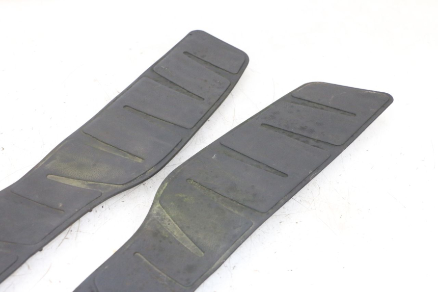 photo de FLOOR PANEL RUBBER PIAGGIO X8 125 (2004 - 2007) - Fixing points details