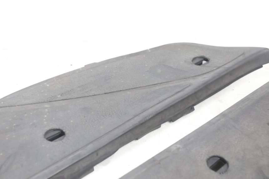 photo de FLOOR PANEL RUBBER PIAGGIO X9 AMALFI 180 (2000 - 2003) - Product overview