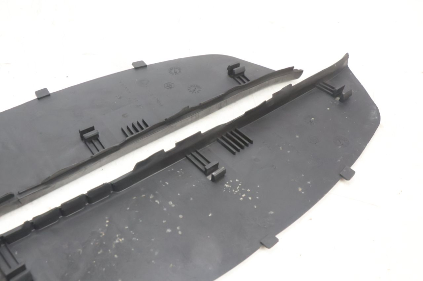 photo de FLOOR PANEL RUBBER PIAGGIO X9 AMALFI 180 (2000 - 2003) - Checked used part