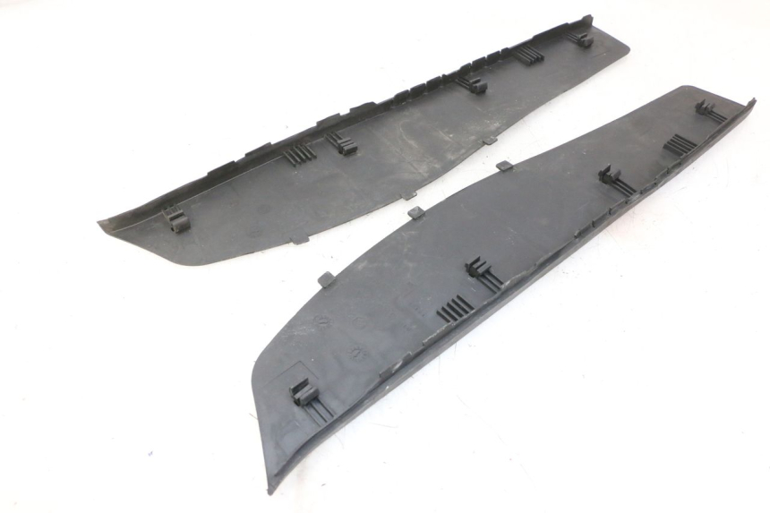 photo de FLOOR PANEL RUBBER PIAGGIO X9 EVOLUTION 125 (2003 - 2007) - Component detail