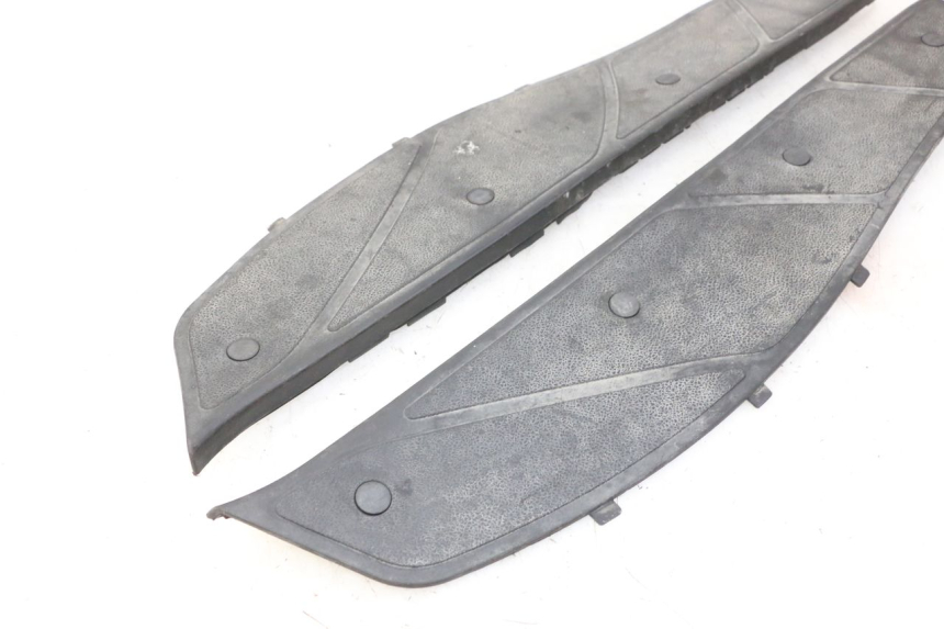 photo de FLOOR PANEL RUBBER PIAGGIO X9 EVOLUTION 125 (2003 - 2007) - Zoom on usage condition