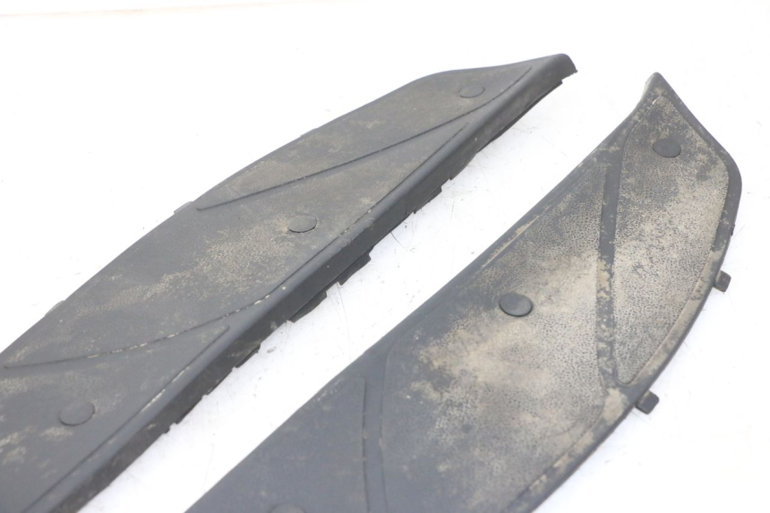 photo de FLOOR PANEL RUBBER PIAGGIO X9 EVOLUTION 125 (2003 - 2007) - Surface and material condition