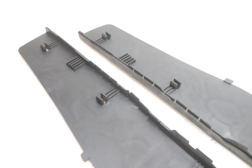 photo de FLOOR PANEL RUBBER PIAGGIO X9 EVOLUTION 125 (2003 - 2007) - Fixing points details