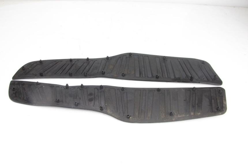photo de FLOOR PANEL RUBBER PIAGGIO XEVO - X EVO 125 (2007 - 2017) - Component detail