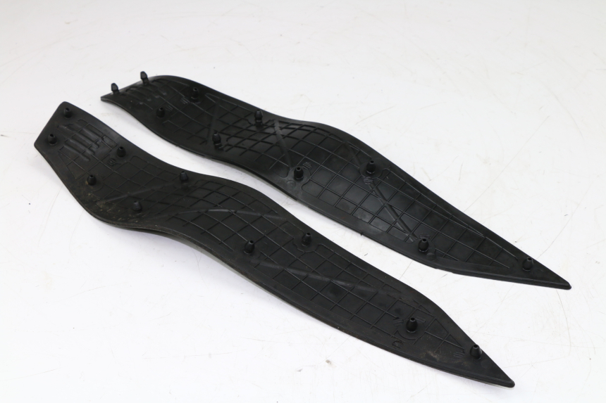 photo de FLOOR PANEL RUBBER YAMAHA X-MAX 250 (2007 - 2009) - Additional view of the item