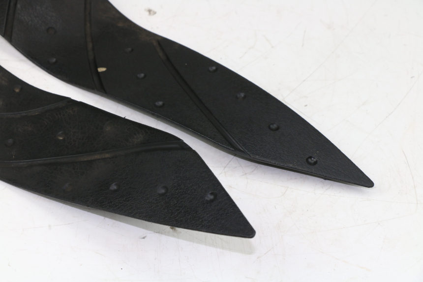 photo de FLOOR PANEL RUBBER YAMAHA X-MAX 250 (2007 - 2009) - Technical close-up