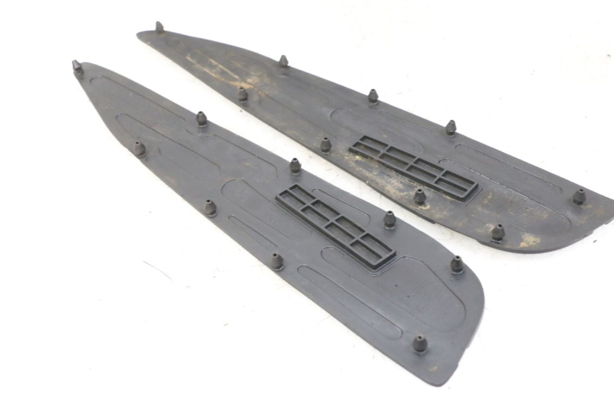 photo de FLOOR PANEL RUBBER YAMAHA X-MAX XMAX ABS 250 (2010 - 2014) - Zoom on usage condition