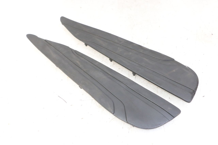 photo de FLOOR PANEL RUBBER YAMAHA X-MAX XMAX ABS 250 (2010 - 2014) - Alternative perspective