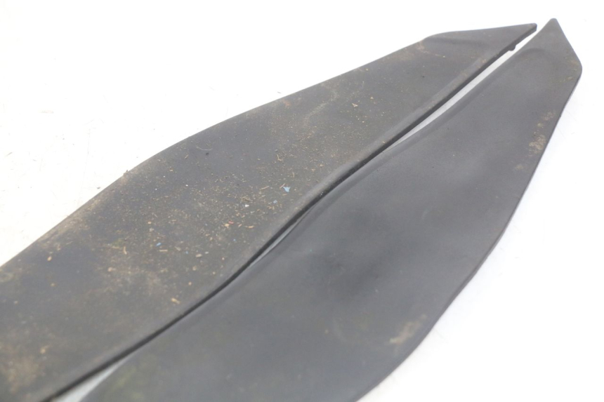 photo de FOOTBOARD MAT YAMAHA YP MAJESTY 400 (2004 - 2008) - Zoom on usage condition