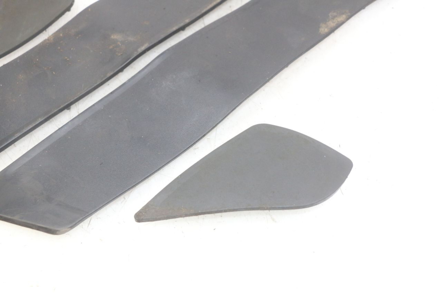 photo de FOOTBOARD MAT YAMAHA YP MAJESTY 400 (2004 - 2008) - Technical close-up