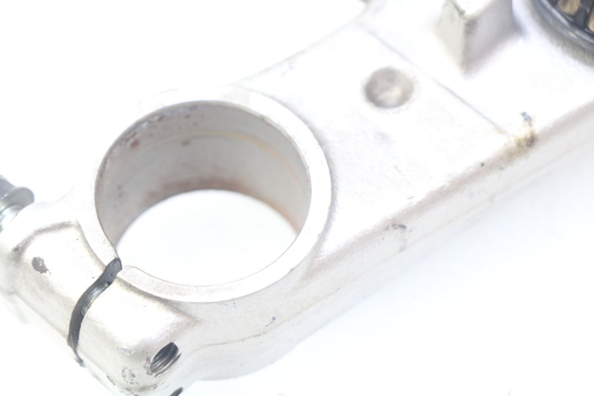 photo de LOWER FORK PLATE SUZUKI GSF S BANDIT 600 (2000 - 2004) - Alternative perspective