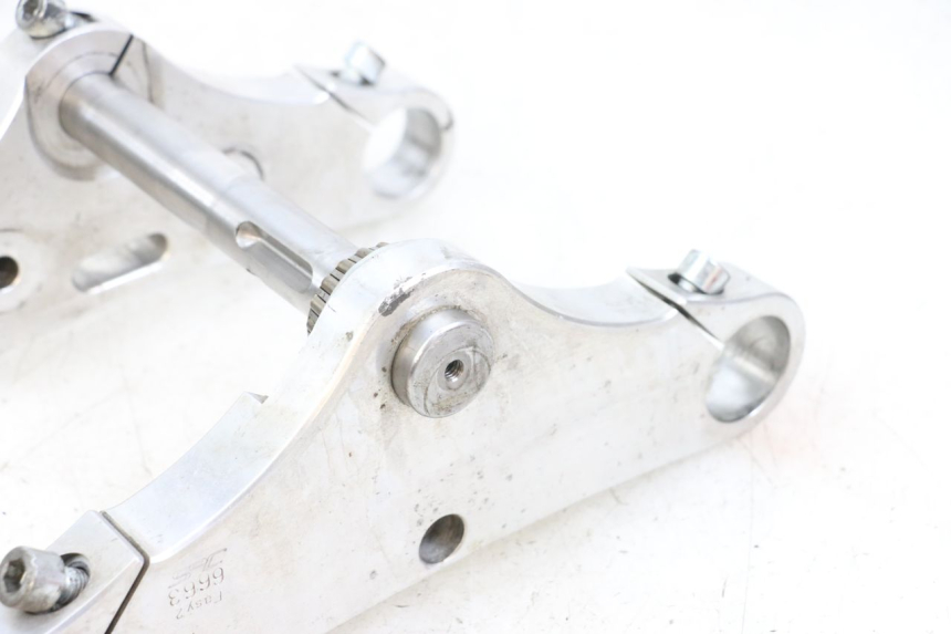 photo de YOKES FORK HARLEY DAVIDSON SPORTSTER XL CUSTOM 1200 (2003 - 2004) - Distinctive features