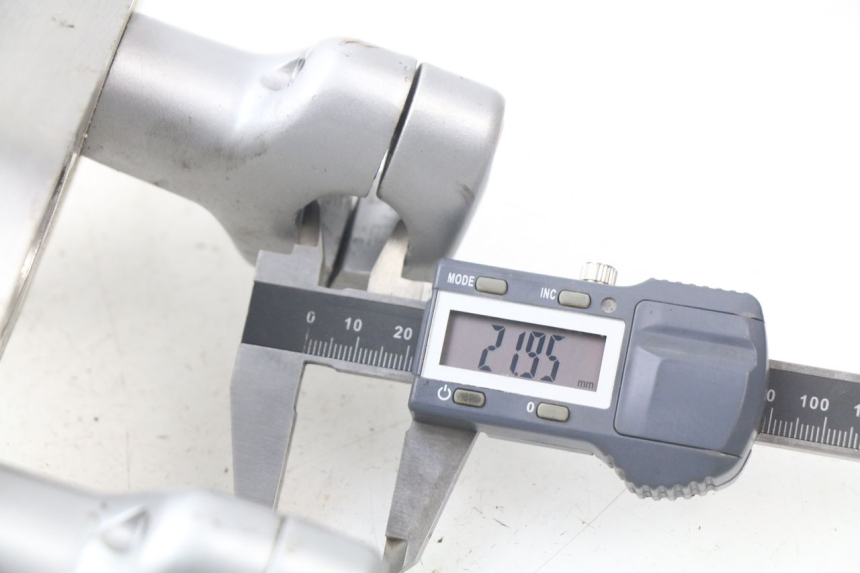 photo de UPPER FORK YOKE HYOSUNG AQUILA GV 125 (2009 - 2016) - Component detail