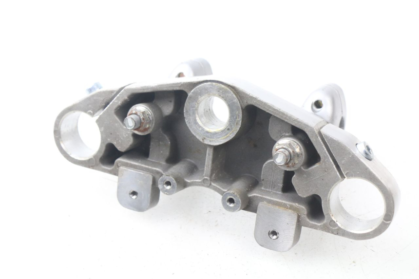 photo de UPPER FORK YOKE HYOSUNG AQUILA GV 125 (2009 - 2016) - Alternative perspective