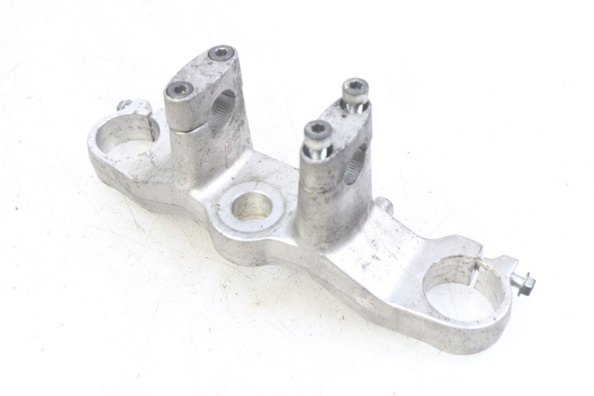 photo de UPPER TRIPLE CLAMP SUZUKI BURGMAN 650 (2002 - 2004) - Technical close-up