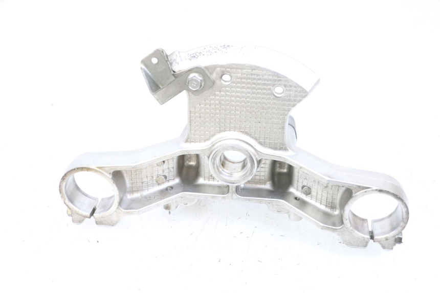 photo de UPPER FORK YOKE SUZUKI BURGMAN 650 (2013 - 2020) - Technical close-up