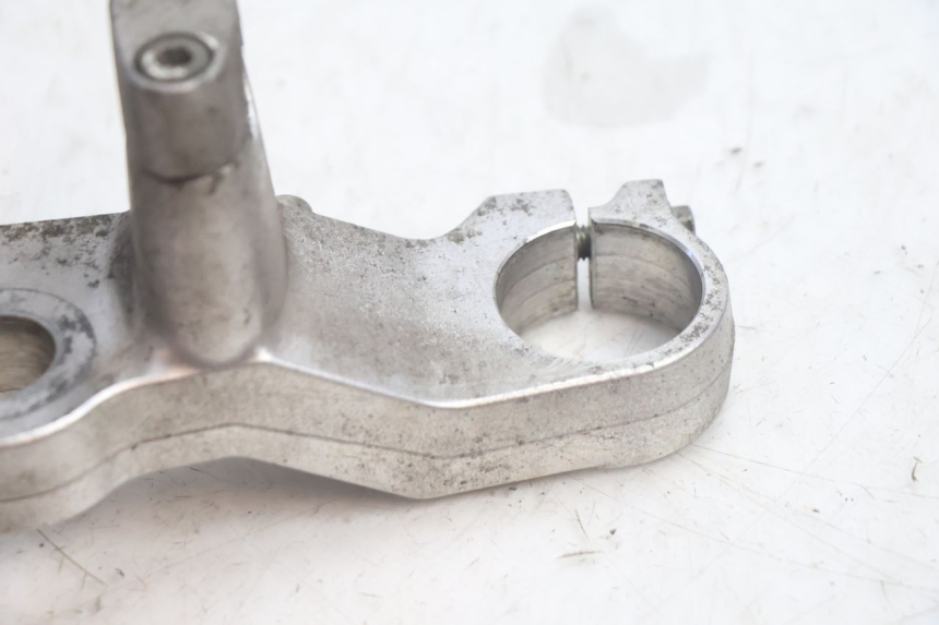 photo de UPPER FORK YOKE SUZUKI BURGMAN EXECUTIVE ABS 650 (2006 - 2012) - Technical close-up