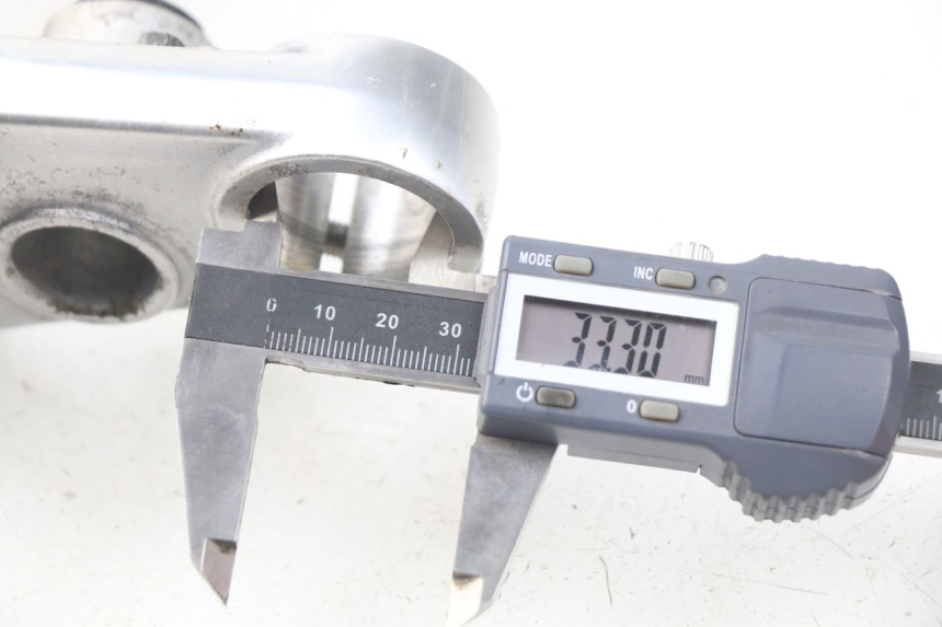 photo de UPPER TRIPLE CLAMP HONDA CA REBEL 125 (1995 - 2001) - Alternative perspective