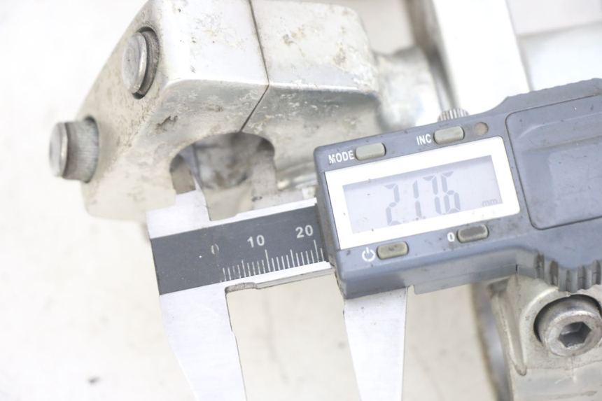 photo de UPPER TRIPLE CLAMP HONDA CA REBEL 125 (1995 - 2001) - Component detail