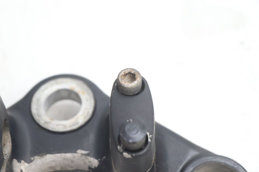 photo de UPPER FORK YOKE HONDA CB TWO FIFTY 250 (1991 - 2002) - Component detail