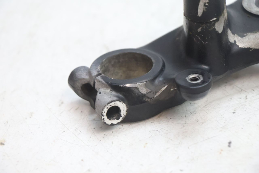 photo de UPPER FORK YOKE HONDA CB TWO FIFTY 250 (1991 - 2002) - Technical close-up