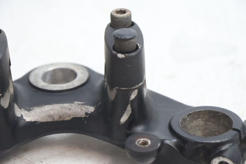 photo de UPPER FORK YOKE HONDA CB TWO FIFTY 250 (1991 - 2002) - Surface and material condition