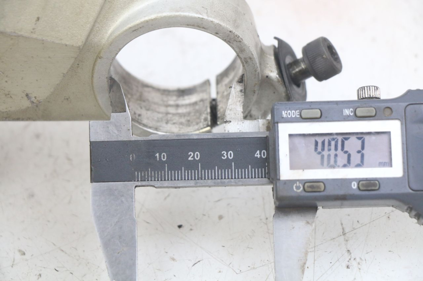 photo de UPPER TRIPLE CLAMP HONDA CBR F SC25 1000 (1989 - 1992) - Component detail