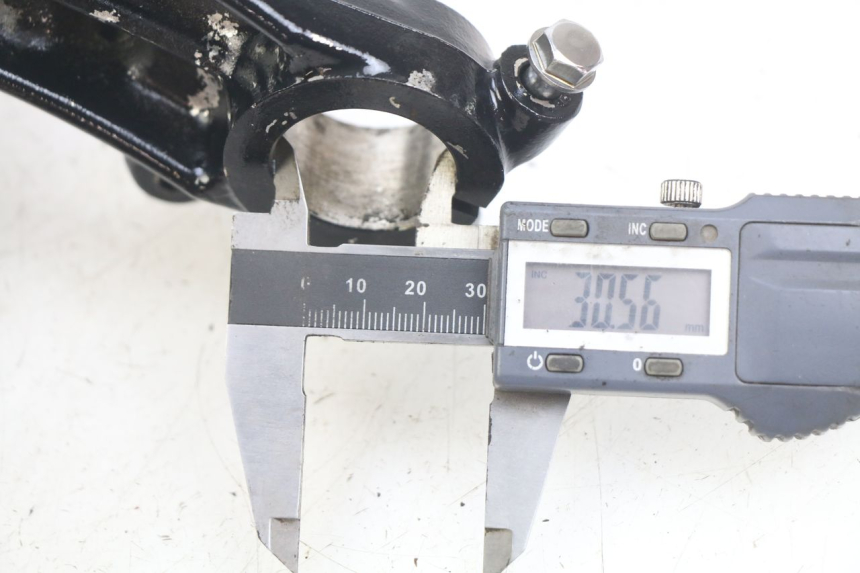 photo de UPPER TRIPLE CLAMP HONDA CM 125 (1983 - 2003) - Component detail