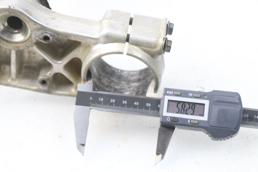 photo de UPPER FORK YOKE HONDA CRF CR-F 450 (2005 - 2008) - Component detail