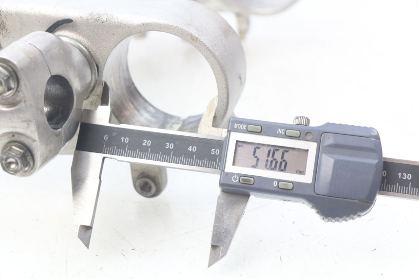 photo de UPPER TRIPLE CLAMP HONDA CRF 250 (2016 - 2017) - Alternative perspective