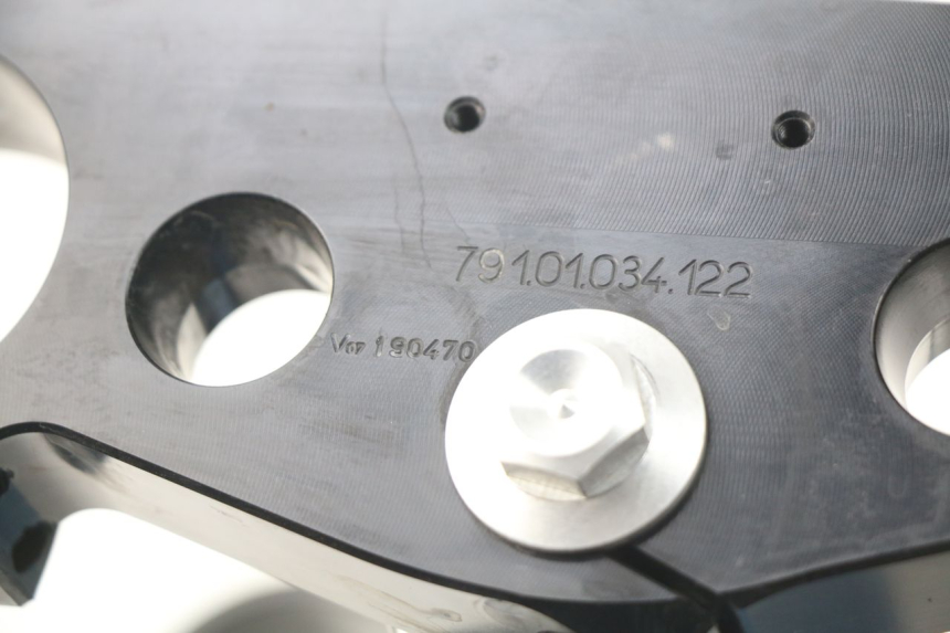 photo de UPPER FORK YOKE HUSQVARNA FC 350 (2019 - 2022) - Alternative perspective