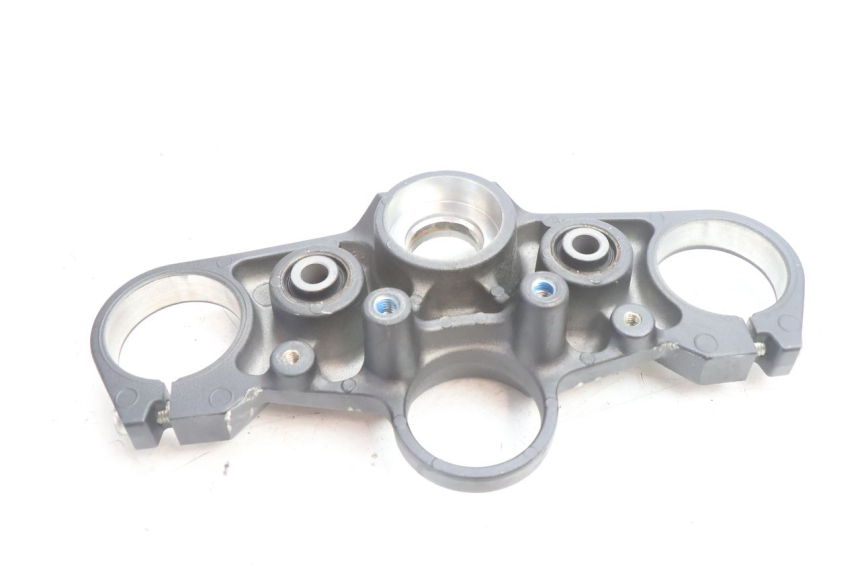 photo de UPPER FORK YOKE YAMAHA FZ8 800 (2010 - 2016) - Technical close-up