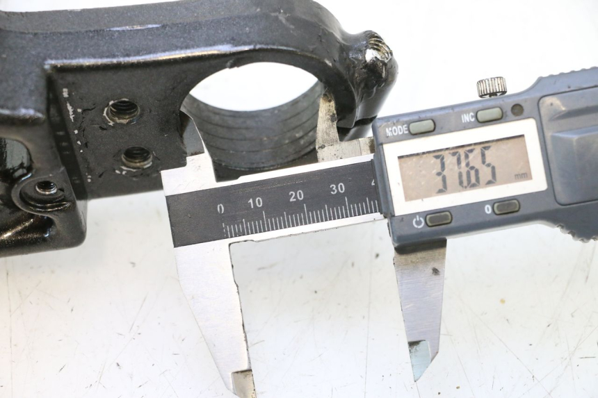 photo de UPPER FORK YOKE KAWASAKI GPX F ZX750F 750 (1986 - 1990) - Component detail