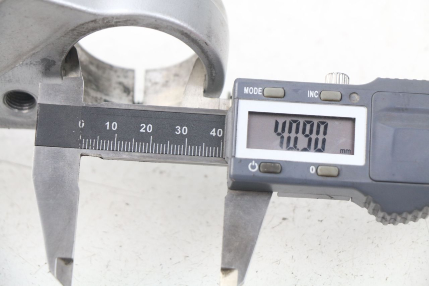 photo de UPPER FORK YOKE SUZUKI GSX-F GSXF 600 (1998 - 2004) - Component detail