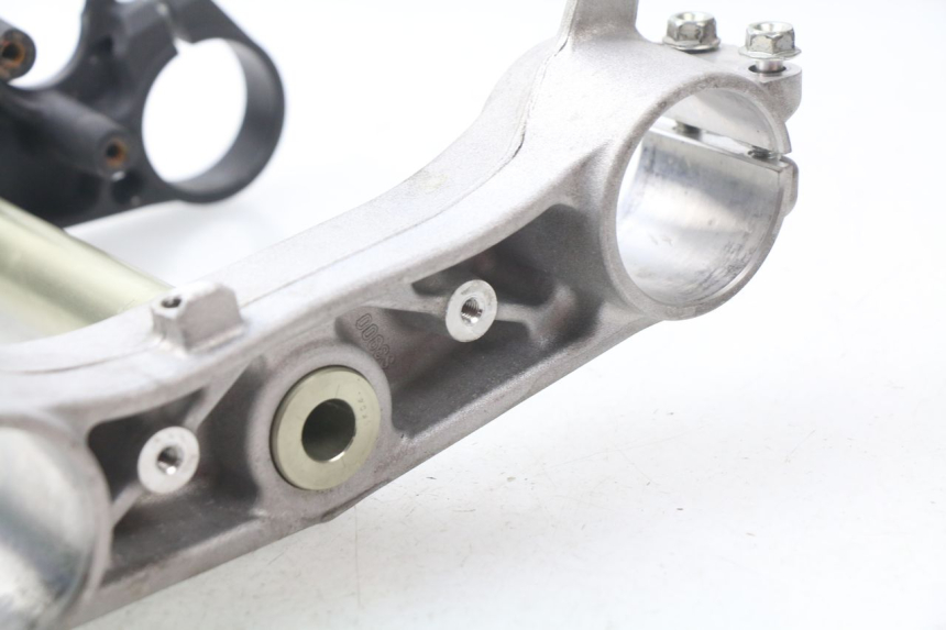photo de UPPER FORK YOKE SUZUKI GSX-R GSXR K16 1000 (2012 - 2016) - Zoom on usage condition
