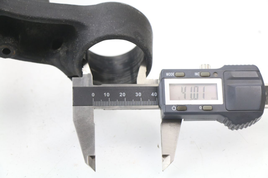 photo de UPPER FORK YOKE SUZUKI GSXF GSX F 600 (1988 - 1997) - Alternative perspective