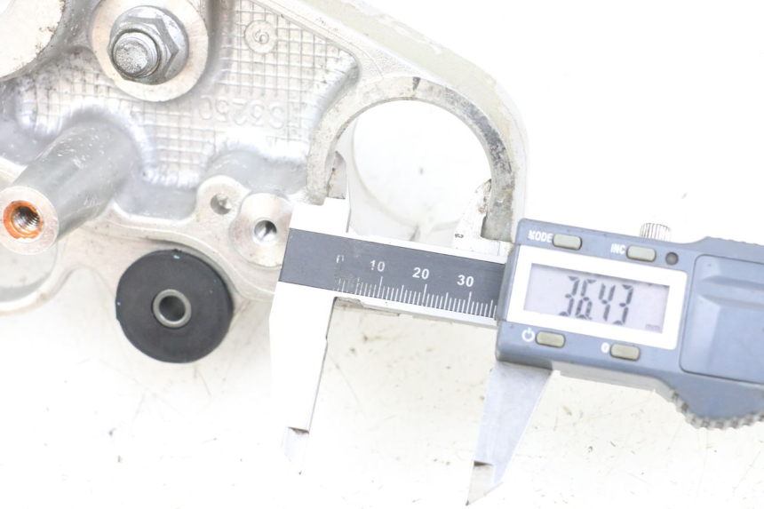 photo de UPPER FORK YOKE SUZUKI GZ MARAUDER 125 (1998 - 2004) - Component detail