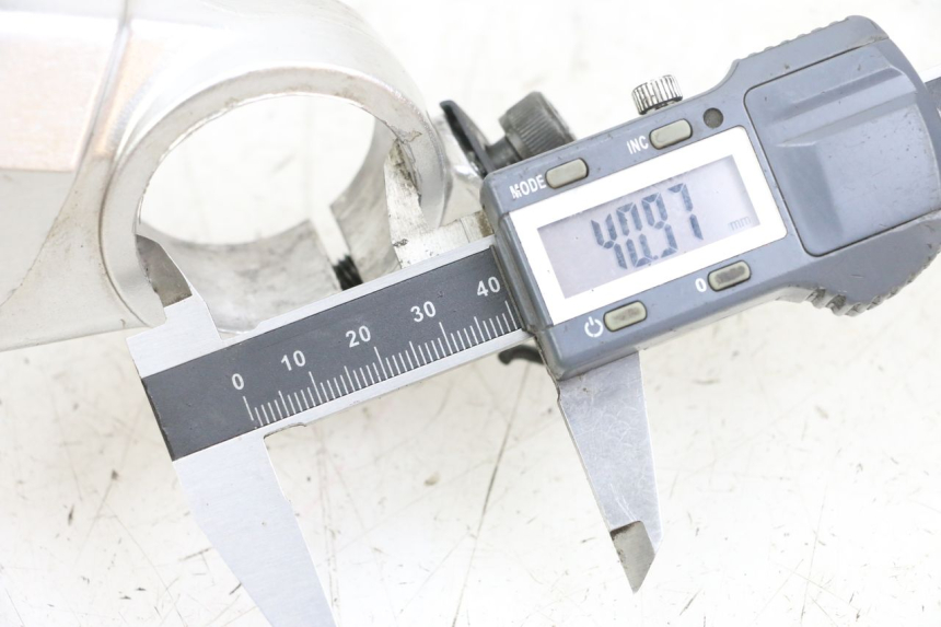 photo de UPPER FORK YOKE HONDA CBR F 1000 (1993 - 1996) - Component detail