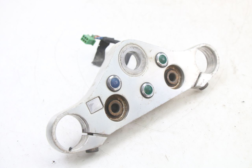 photo de UPPER FORK YOKE HONDA VT C2 SHADOW 750 (1997 - 2001) - Zoom on usage condition