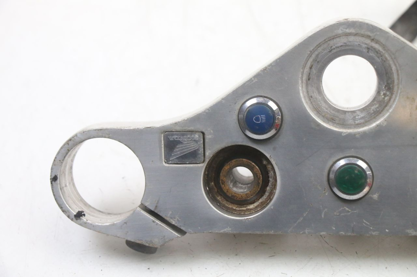 photo de UPPER FORK YOKE HONDA VT C2 SHADOW 750 (1997 - 2001) - Technical close-up