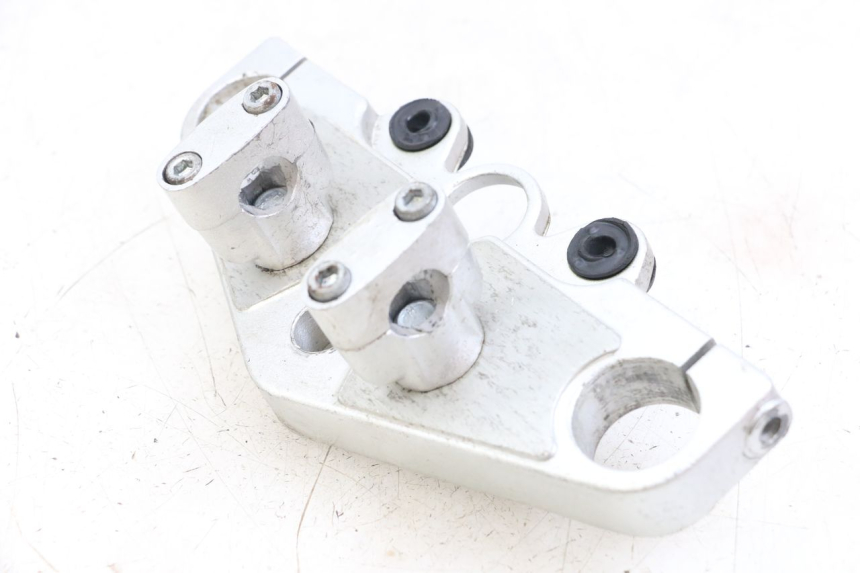 photo de UPPER FORK YOKE JINLUN JL HIGHLANDER 125 (2007 - 2015) - Fixing points details