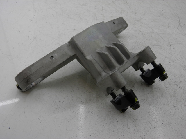 photo de UPPER FORK YOKE KYMCO XCITING RI ABS 500 (2010) - Fixing points details