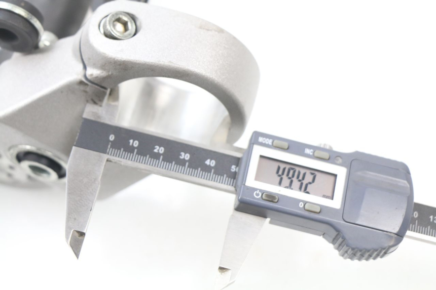 photo de UPPER FORK YOKE DUCATI M796 MONSTER 796 (2010 - 2014) - Component detail