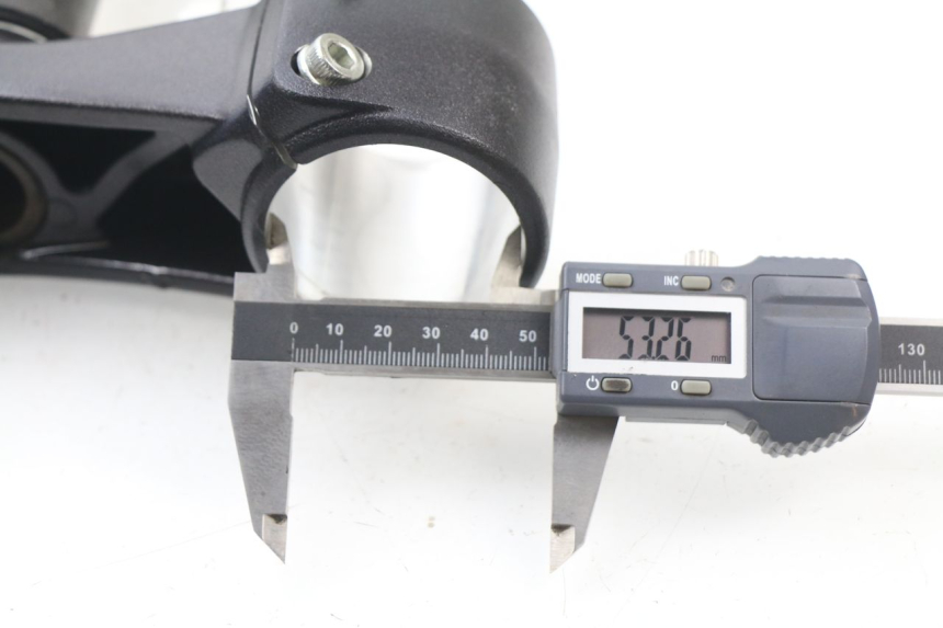 photo de UPPER FORK YOKE DUCATI M796 MONSTER 796 (2010 - 2014) - Zoom on usage condition