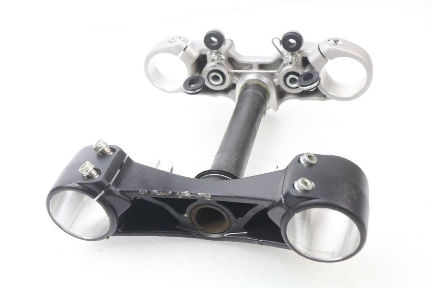 photo de UPPER FORK YOKE DUCATI M796 MONSTER 796 (2010 - 2014) - Alternative perspective